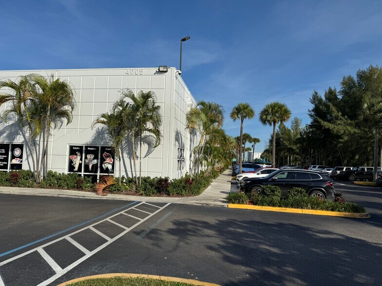 More Photos Of 4005 NW 114th Ave, Doral Business Park For Lease