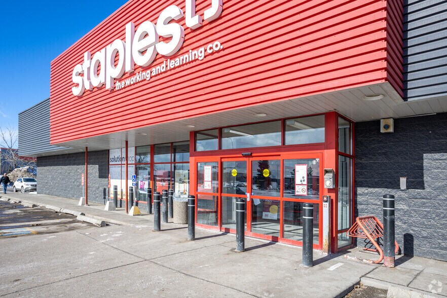 More Photos Of 3030 32nd Ave NE, Calgary Freestanding For Sale