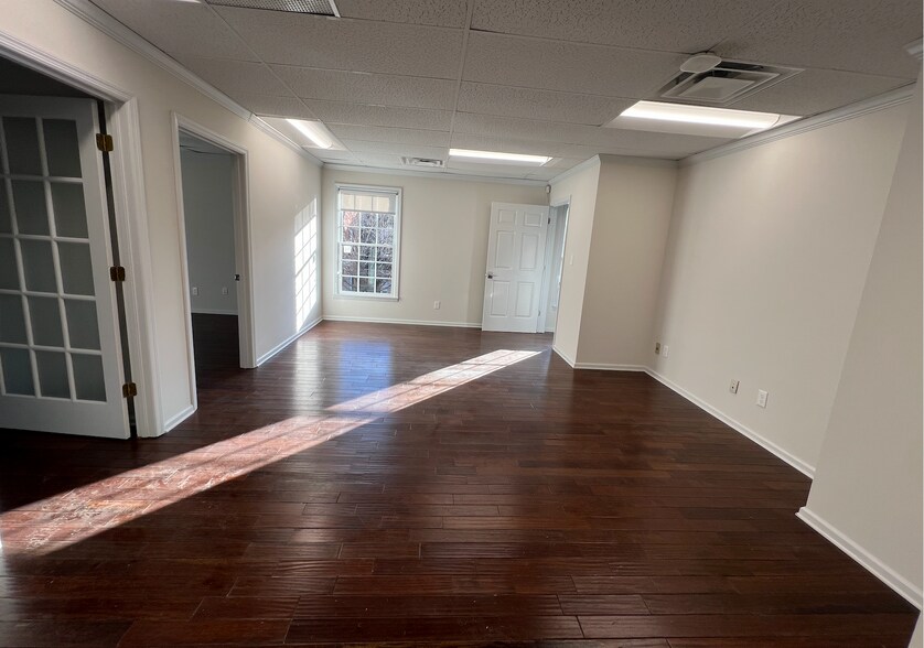 More Photos Of 10898 Crabapple Rd, Roswell Office For Lease