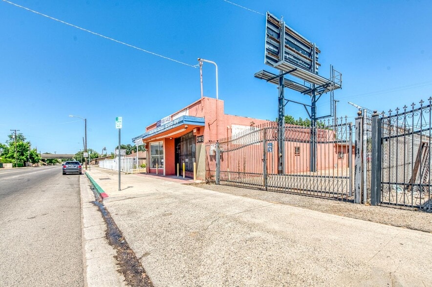 More Photos Of 2403-2405 E Clinton Ave, Fresno General Retail For Sale