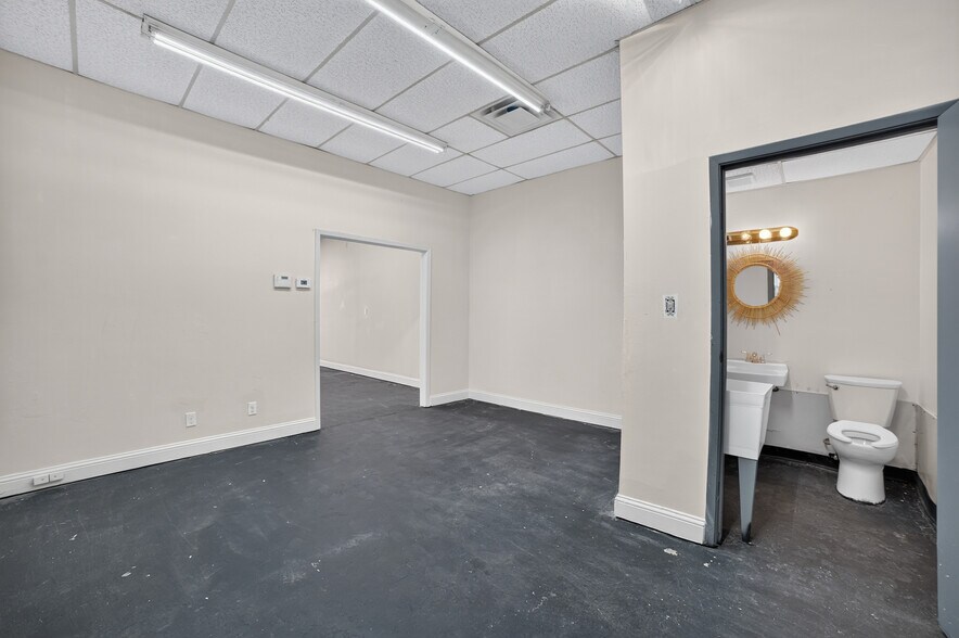 More Photos Of 4018-4026 W Camp Wisdom Rd, Dallas General Retail For Lease