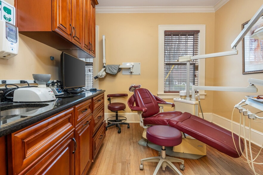 More Photos Of 1624 NE Piedmont Ave, Atlanta Medical For Sale