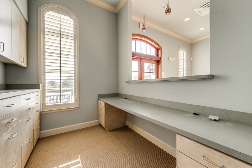 More Photos Of 7700 San Jacinto Pl, Plano Medical For Lease