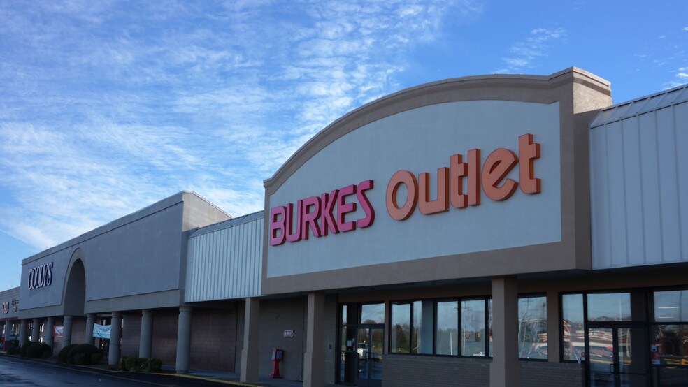 More Photos Of 2002-2028 N Locust Ave, Lawrenceburg General Retail For Lease