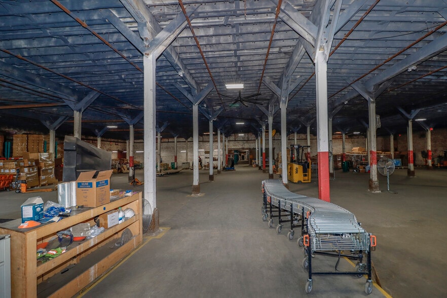More Photos Of 827 Douglas Ave, Portsmouth Warehouse For Lease