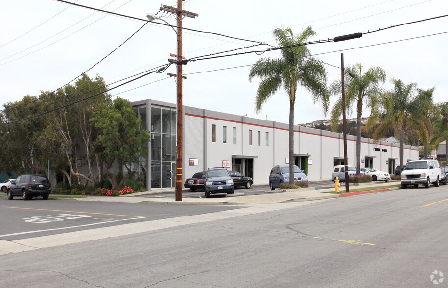 Primary Photo Of 2674-2698 Dawson Ave, Signal Hill Light Manufacturing For Lease