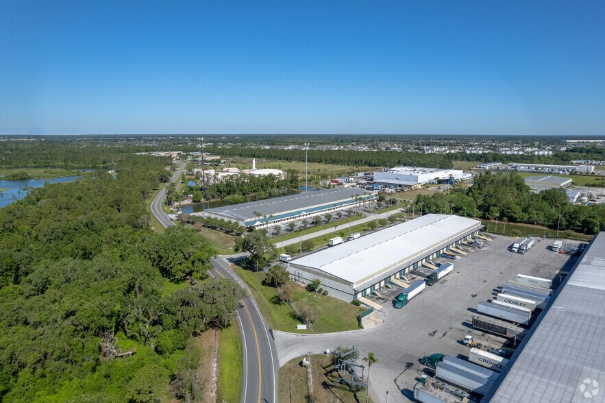 More Photos Of 4725 E Lakeland Commerce Pky, Lakeland Warehouse For Lease
