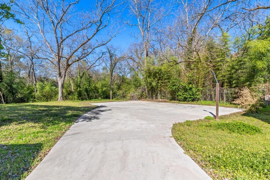 More Photos Of 450 S Oak St, Jackson Storefront Retail Office For Sale