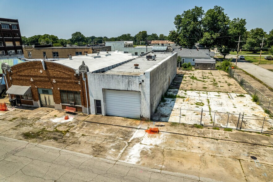 Primary Photo Of 110 N Okmulgee Ave, Okmulgee Flex For Sale