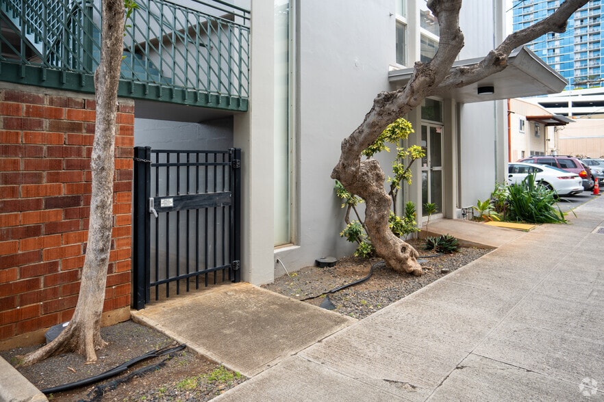 More Photos Of 547 Halekauwila St, Honolulu Office For Lease