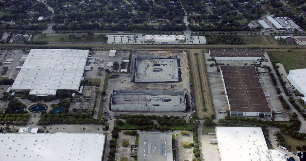 More Photos Of 1403 Gillingham Ln, Sugar Land Warehouse For Lease