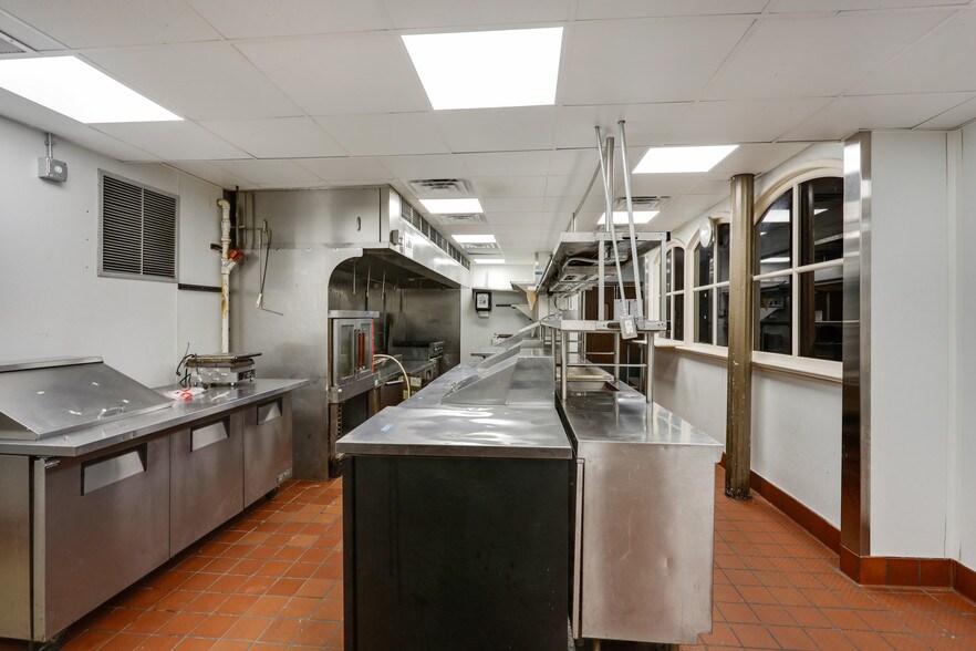 More Photos Of 3226 Magazine St, New Orleans Restaurant For Sale