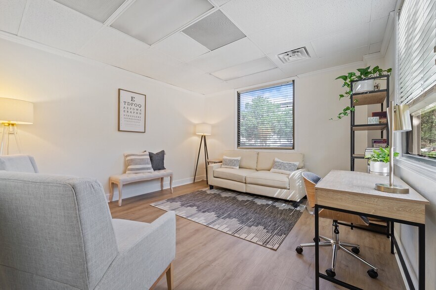 More Photos Of 2005 Pan Am Cir, Tampa Office For Lease