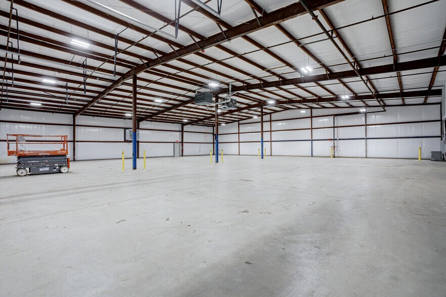 More Photos Of 6401 Centennial Blvd, Nashville Warehouse For Lease