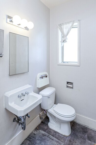 More Photos Of 2944 Webster St, Oakland Office For Sale