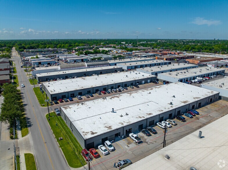 More Photos Of 7330 Rampart St, Houston Unknown For Lease