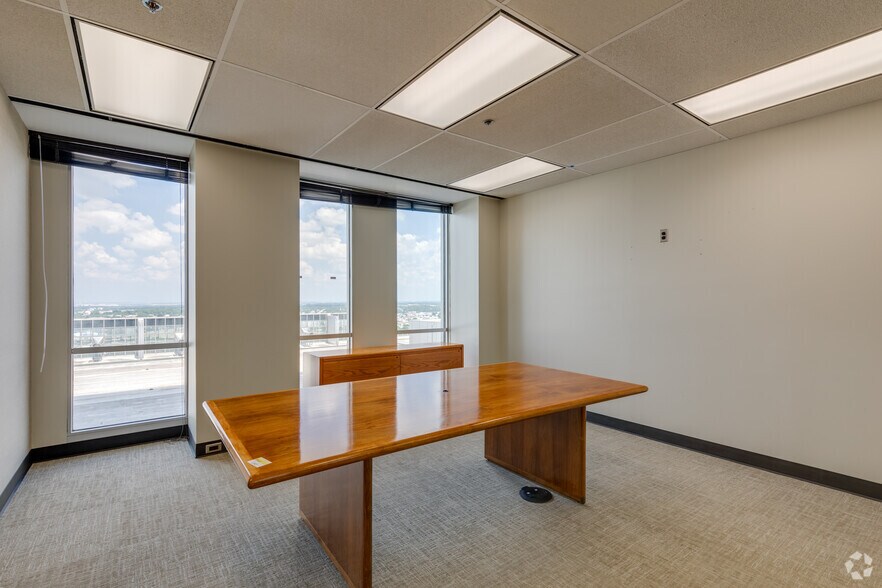 Photo of 25th Floor Ste 2500