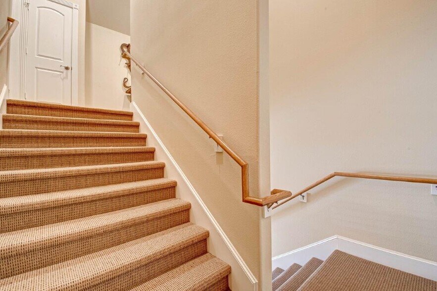 More Photos Of 303 Longmire Rd, Conroe Office For Lease