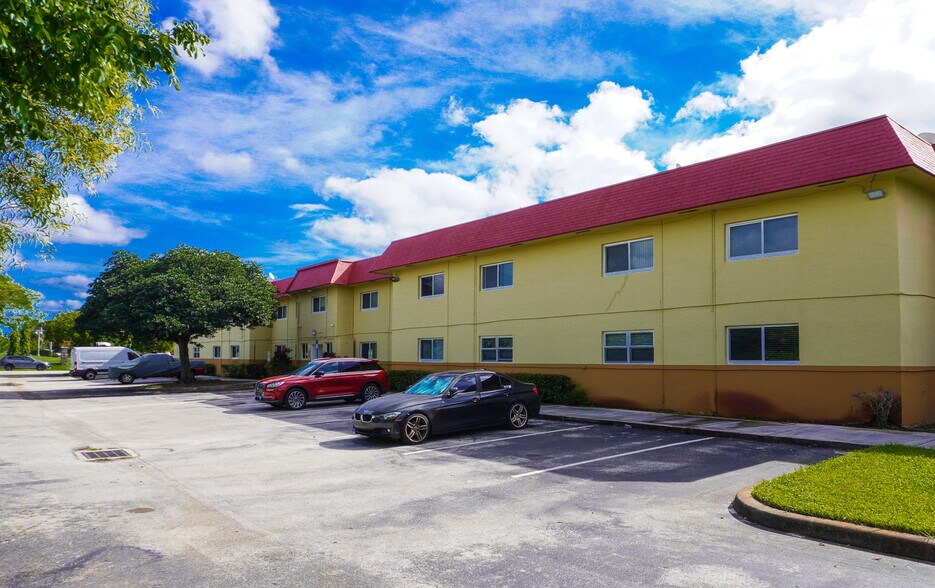 More Photos Of 155 SE 5th Ct, Deerfield Beach Apartments For Sale