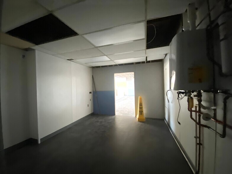 More Photos Of 2306 Calumet Ave, Valparaiso Convenience Store For Sale