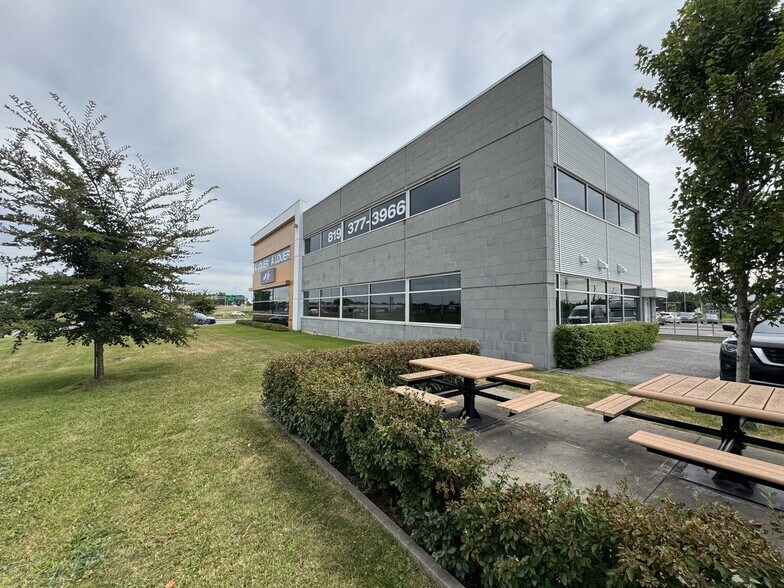 More Photos Of 6100-6140 Rue Christophe-Pelissier, Trois-Rivières Office For Lease