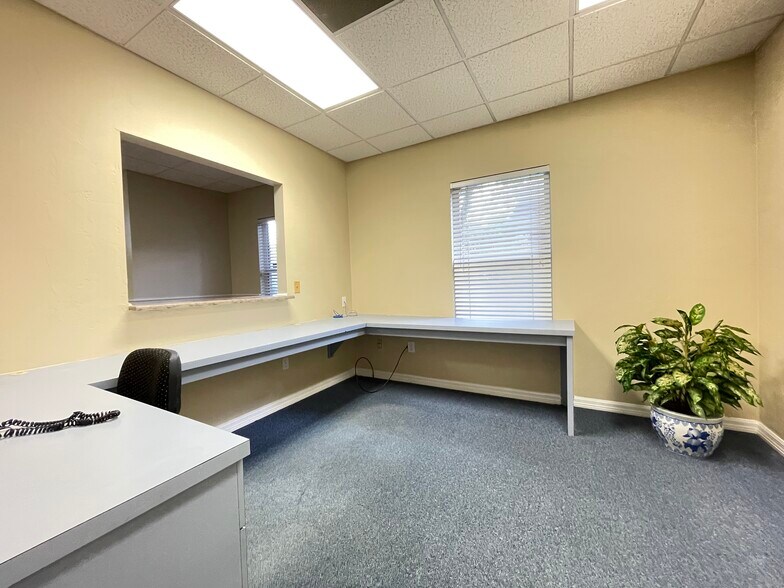 More Photos Of 3721 NW 40th Ter, Gainesville Medical For Sale
