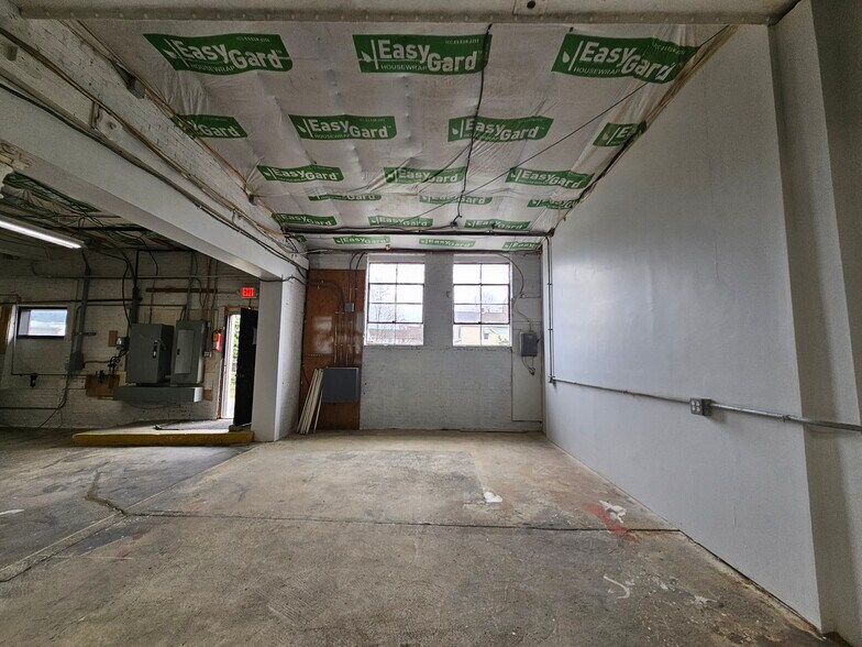 More Photos Of 477B Hasbrouck Ave, Kingston Manufacturing For Lease
