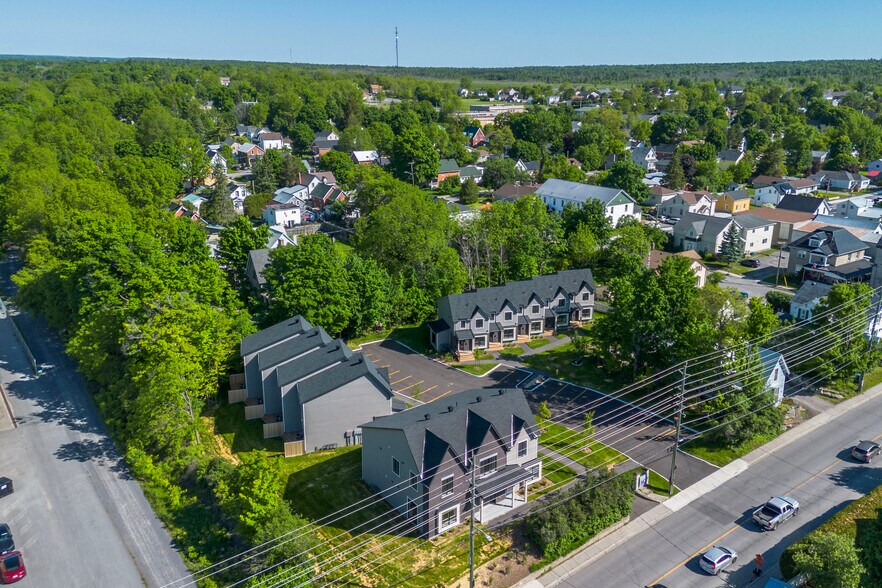 More Photos Of 36 Main St E, Mississippi Mills Apartments For Sale