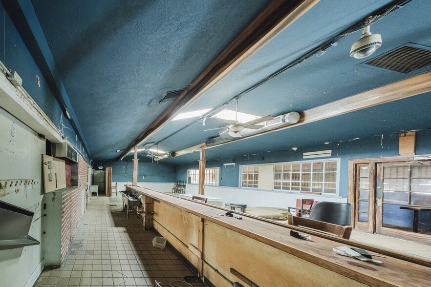 More Photos Of 7277 Foothill Blvd, Tujunga Restaurant For Lease