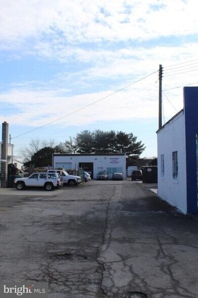 More Photos Of 706 N East St, Frederick Auto Repair For Lease