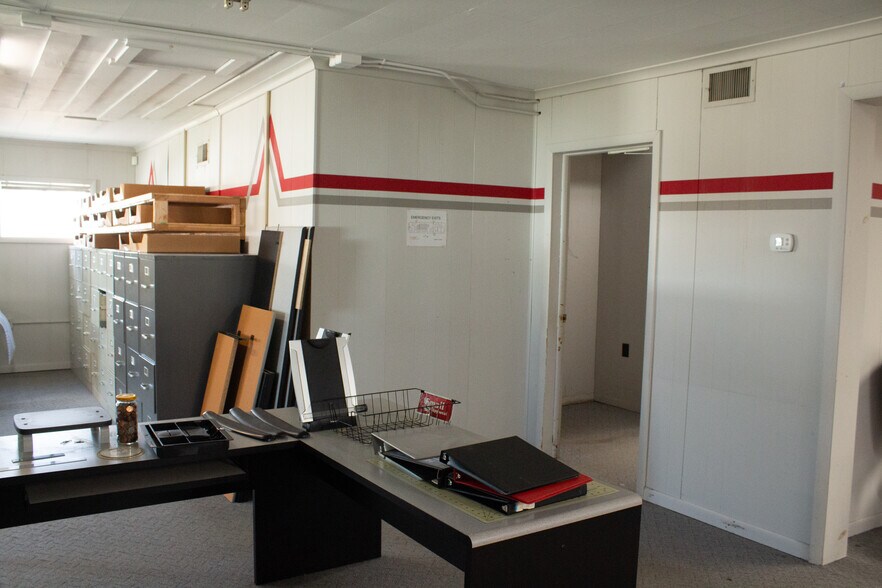 More Photos Of 645 Bellefontaine Ave, Marion Light Distribution For Sale