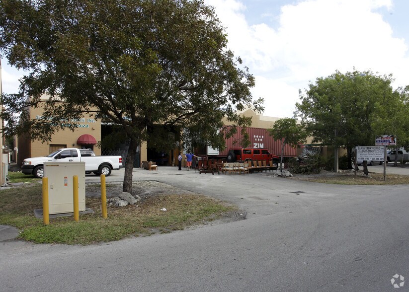 More Photos Of 2465-2473 W 80th St, Hialeah Warehouse For Lease