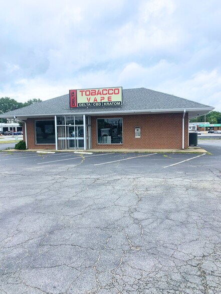 Primary Photo Of 524 N Main St, Emporia Freestanding For Lease