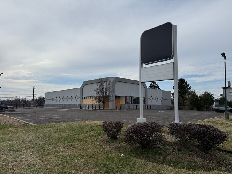 More Photos Of 108 E Route 130 S, Burlington Drugstore For Lease