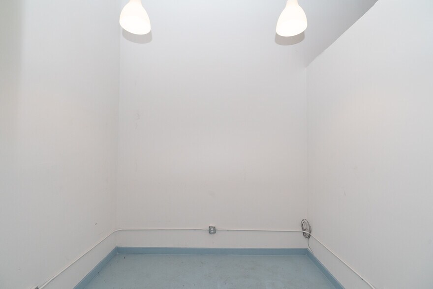 More Photos Of 611 NE 42nd St, Deerfield Beach Warehouse For Lease