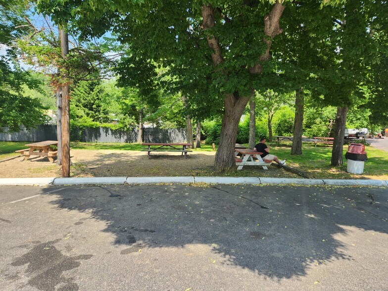 More Photos Of 691 Endicott St N, Laconia Restaurant For Sale