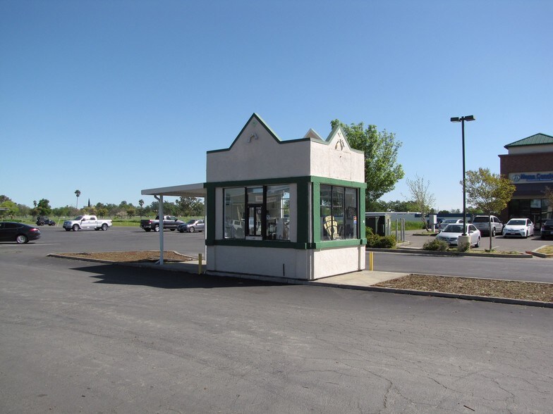 More Photos Of 658-676 Parker Rd, Fairfield Freestanding For Lease