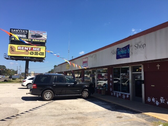 More Photos Of 970 N 5th St, Silsbee Storefront For Lease