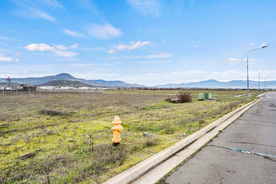 More Photos Of 4702 Industry Dr, Central Point Land For Sale