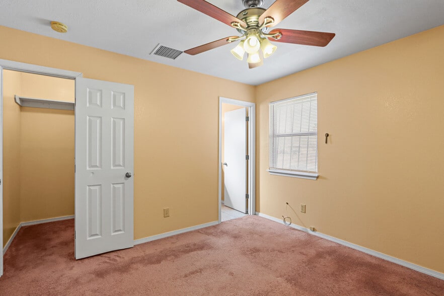 More Photos Of 5200 Doniphan Dr, El Paso Bar For Sale