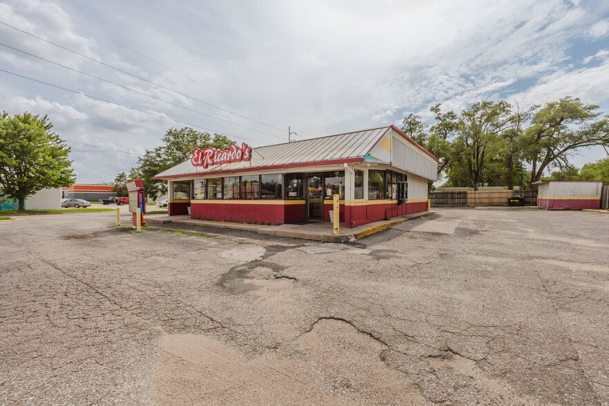 More Photos Of 503 N West St, Wichita Fast Food For Sale