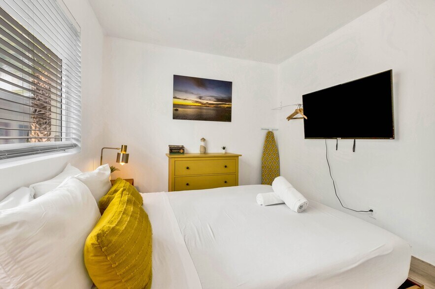 More Photos Of 1321 15th St, Miami Beach Hotel For Sale