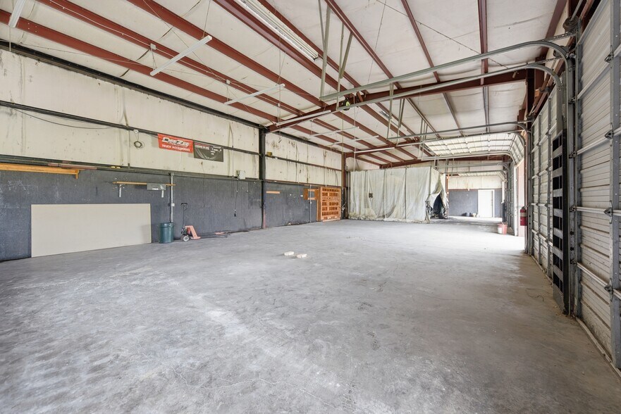More Photos Of 7818 Highway 6 Loop, Navasota Warehouse For Sale
