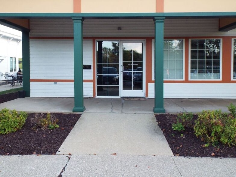 More Photos Of 29715 Pettibone Rd, Solon Storefront Retail Office For Lease