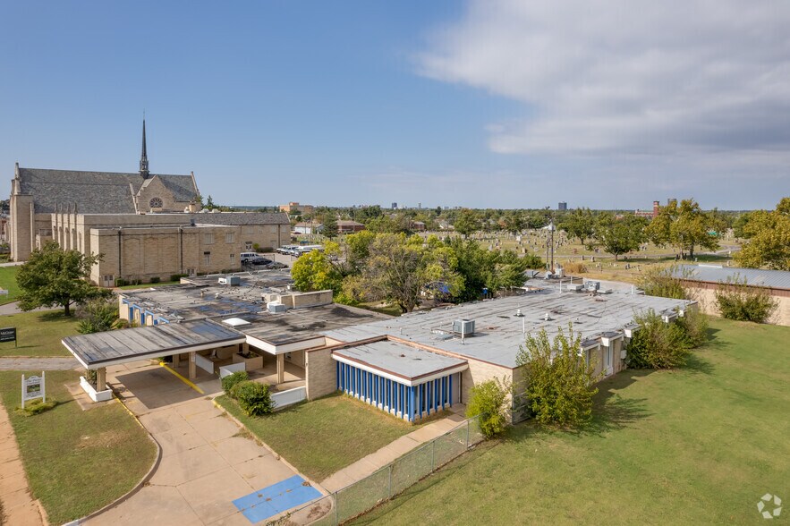 More Photos Of 901 NW 25th St, Oklahoma City Healthcare For Sale