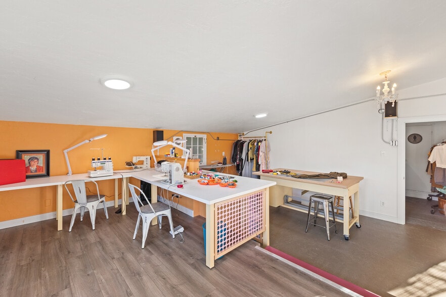 More Photos Of 17411 Vashon Hwy SW, Vashon Freestanding For Sale