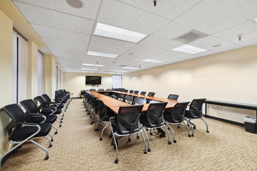 More Photos Of 1107 9th St, Sacramento Office For Lease