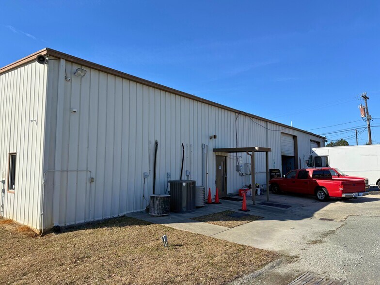 More Photos Of 1071 Boulder Rd, Greensboro Warehouse For Sale