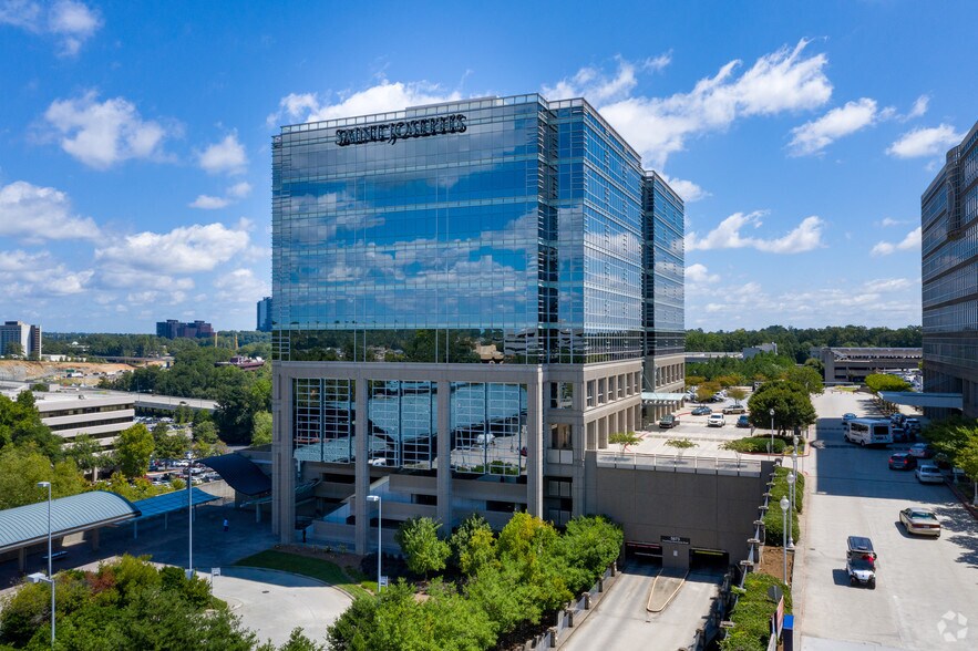 More Photos Of 5673 Peachtree Dunwoody Rd NE, Atlanta Medical For Lease