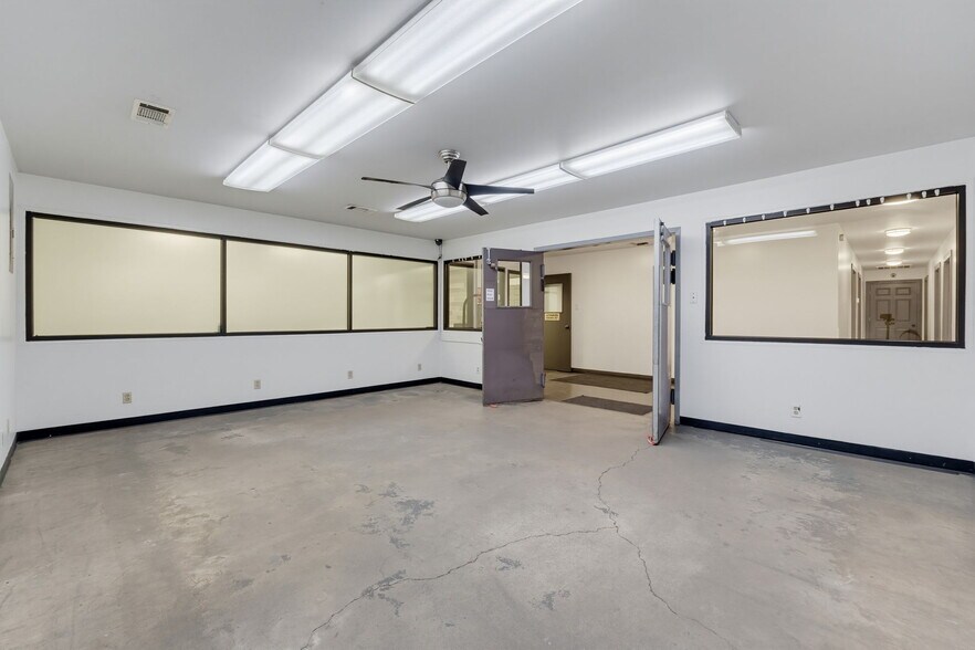 More Photos Of 20300 FM 963, Lampasas Manufacturing For Sale
